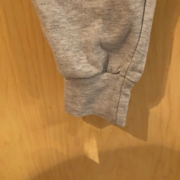 Brandy  Melville Grey Longsleeve - Picture 4 of 4